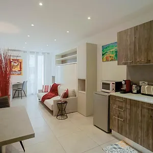 https://studio-b-350m-de-la-mer-et-promenade-des-anglais.fr-provencehotel.com