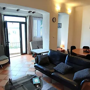 https://apartment-vuzar.in-istria.net
